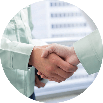 提携契約を結ぶ様子