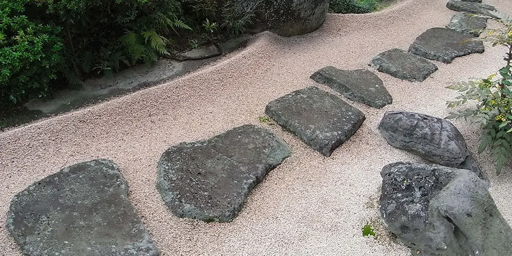 影石、庭石を1個5000円で引き取ってくれませんか? 庭石や砂利の処分が得意！少量～大量まで対応！無料回収や買取出来る？