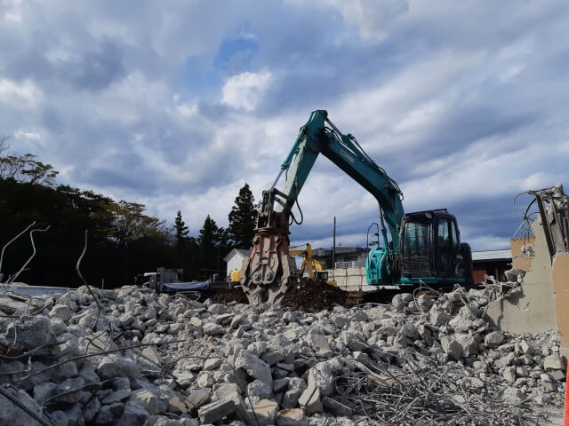 解体工事の瓦礫処分の方法と選択肢