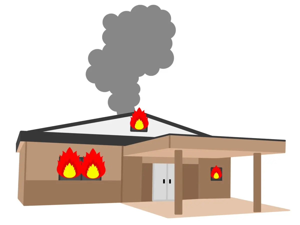 火災の家、解体求　 火事現場の建家解体｜埼玉県川越市の凛成株式会社で解体工事に挑戦