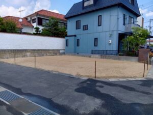 岡山市で木造二階建て住宅を解体し真砂土で整地した売却前の更地の様子