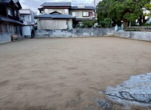 倉敷市の木造一軒家解体工事後に真砂土で整地した更地の様子