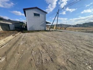 岡山市の木造倉庫解体後の様子。建物撤去後に敷地を整地した状態